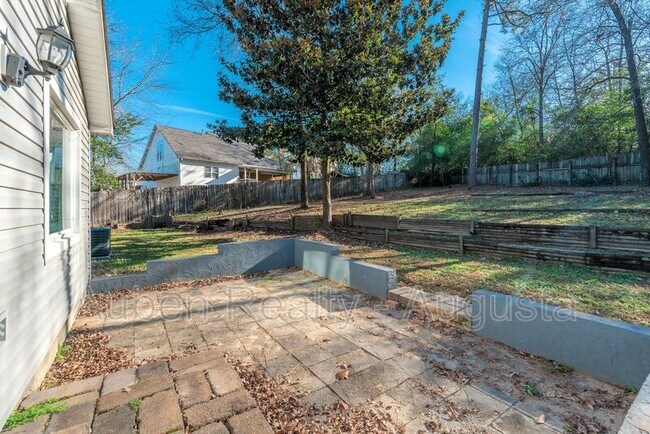 Building Photo - 250 Brooks Dr