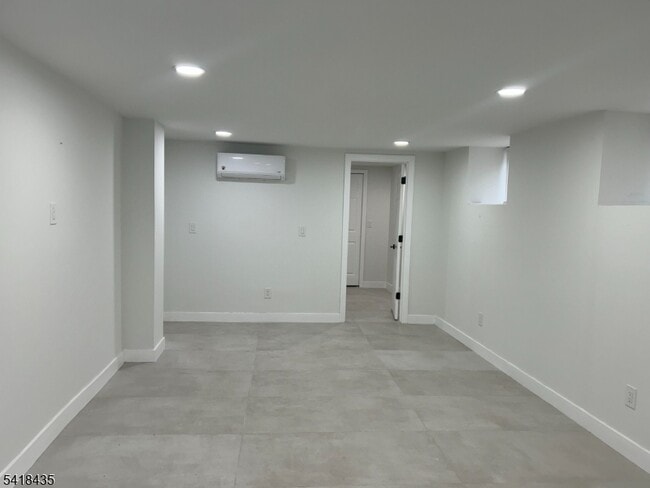 Building Photo - 437 Bramhall Ave