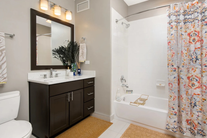 Building Photo - 580 N McClurg Ct