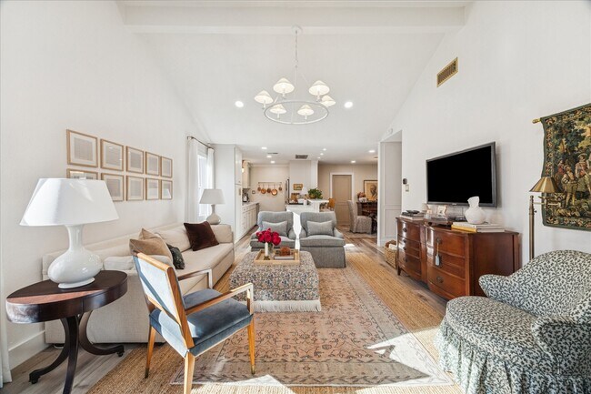 Building Photo - 5907 Hewitt Dr