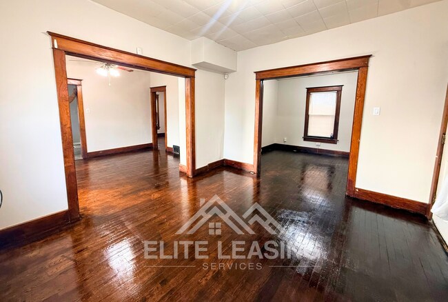 Building Photo - Charming 3 Bedroom Home Near Downtown Topeka!