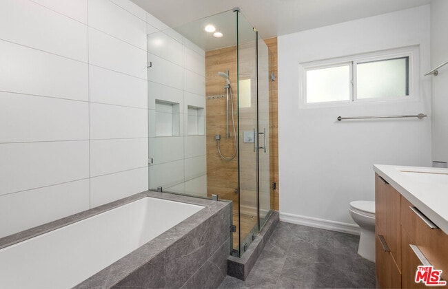 Building Photo - 5848 Canterbury Dr