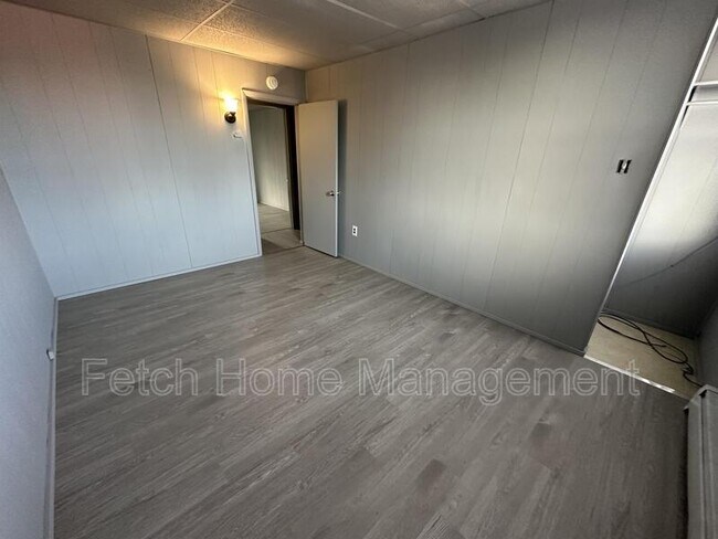 Building Photo - 422 Hillside Ave