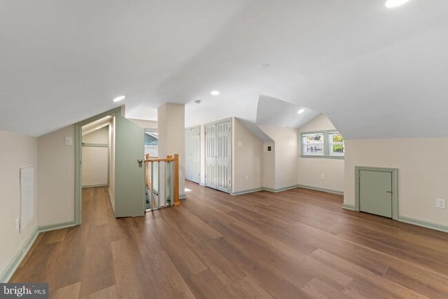 Building Photo - 6107 44th Ave