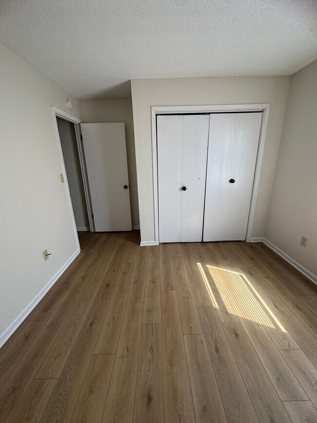 Building Photo - 675-677 W. Country Squire Ct.