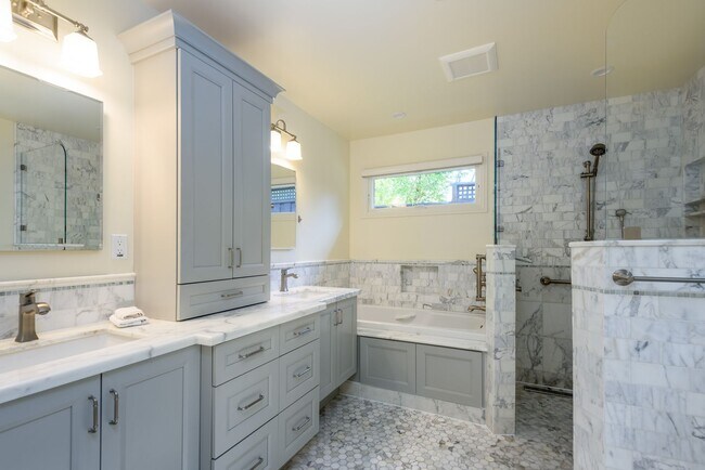 Building Photo - Custom Remodeled Ranch Home in Park-like S...