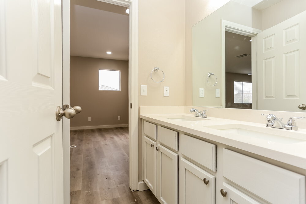 Building Photo - 2418 Island Paradise Ave