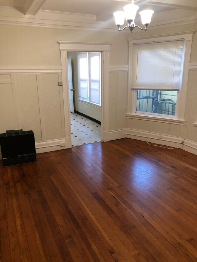 Building Photo - Large 3 Bedroom, 2 Bath in NOPA. Granite, ...