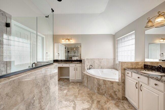 Building Photo - 3318 W Dallas St