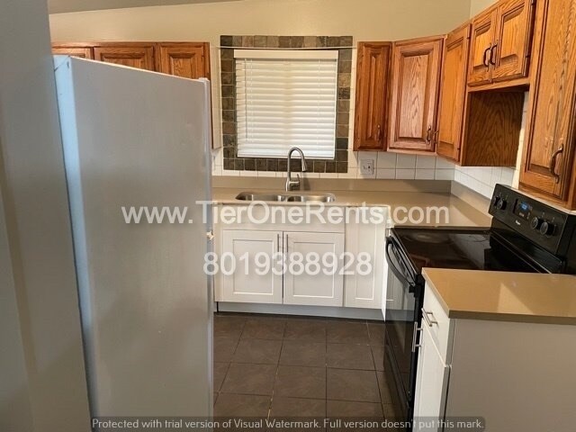 Building Photo - Charming 2 Bed Duplex with 900 Sq Ft in So...