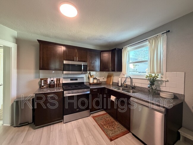 Building Photo - 1088 Norview Ave