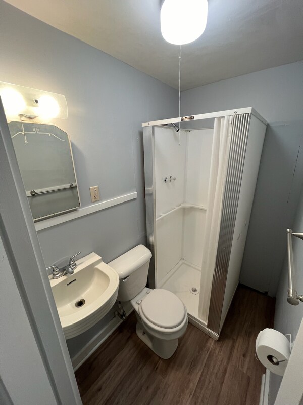 Building Photo - 318 W 2nd St