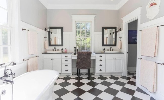 Building Photo - 3745 S Amble Rd