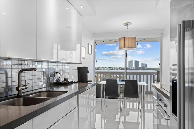 Building Photo - 1000 W Island Blvd