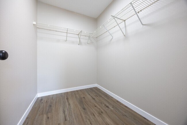 Building Photo - 3 bedroom, 2.5 bathroom home - SE Portland