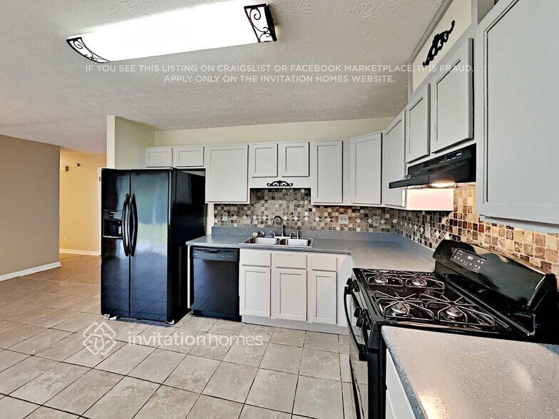 Building Photo - 2463 Mistletoe Ln SW