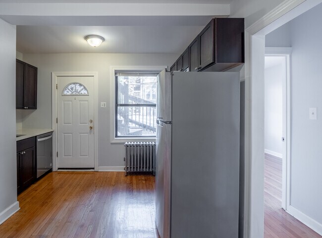 Building Photo - 6439 N Hamilton Ave