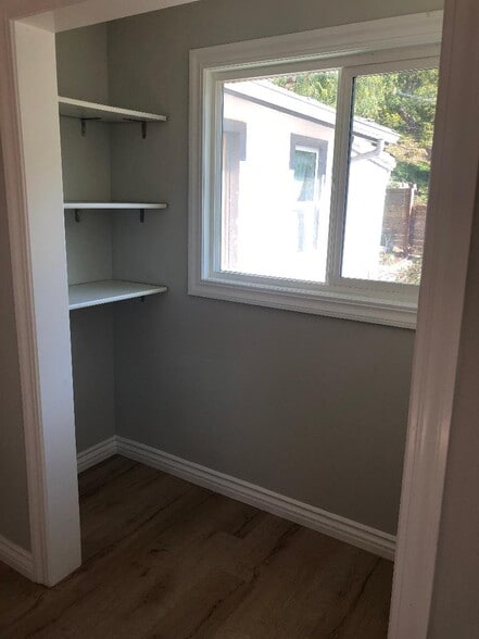 Building Photo - 1866 N Ave 56