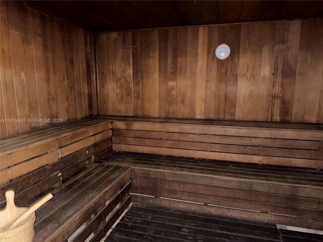 Building Photo - 540 Brickell Key Dr