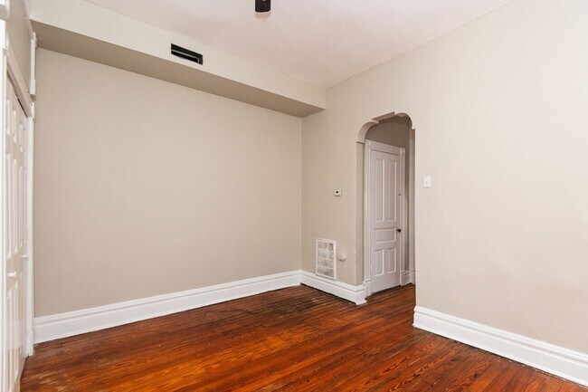 Building Photo - 1935 Utah St