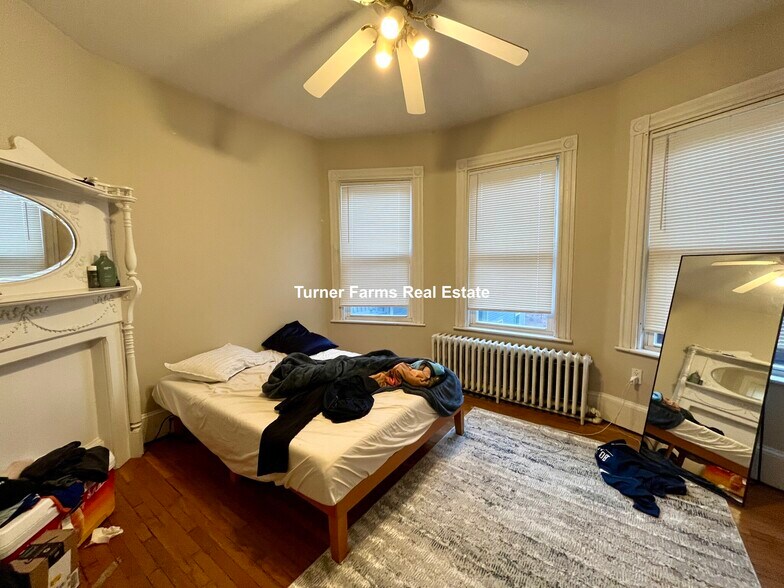 Building Photo - 124 Calumet St