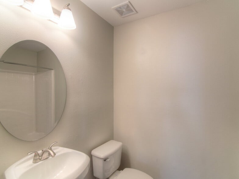 Building Photo - 3667 Queens Cove Blvd