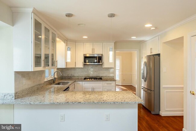 Building Photo - 14209 Floral Park Dr