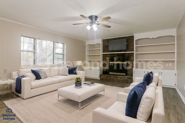 Building Photo - Your Dream Family House with 4 Bed and 2 Full Bath is Ready for Move-In!