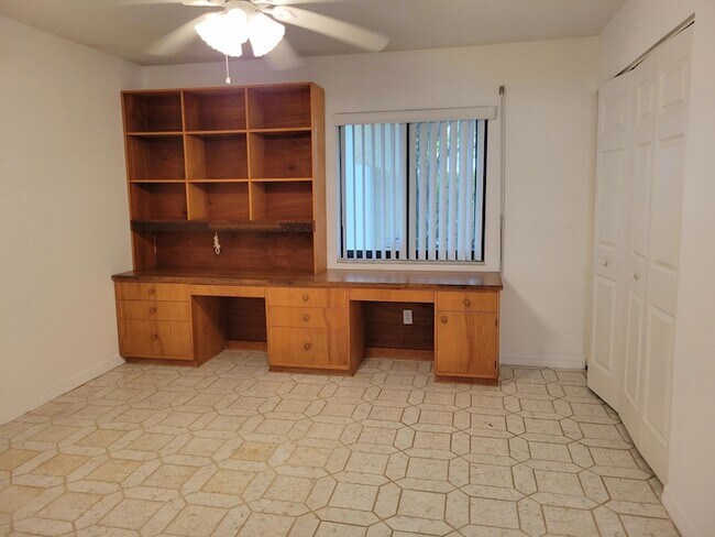 Building Photo - 1611 Minutemen Causeway