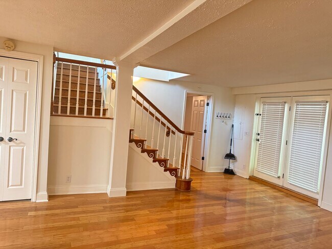 Building Photo - Beautiful 3 Bed 3 Bath Home nestled in St. B!