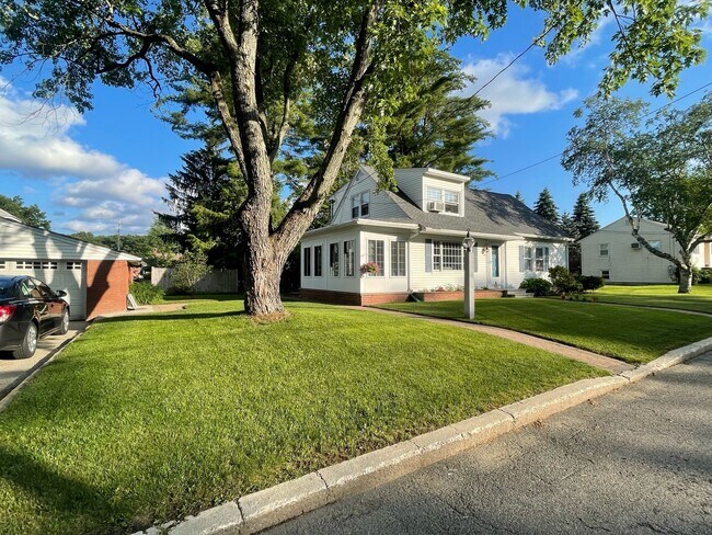 Front Yard - 59 Maybrook Ave