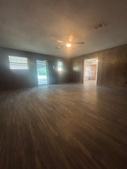 Building Photo - 606 Theresa St