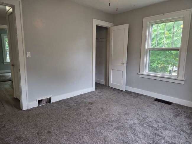 Building Photo - Lovely 3 BR, 1 BA home!