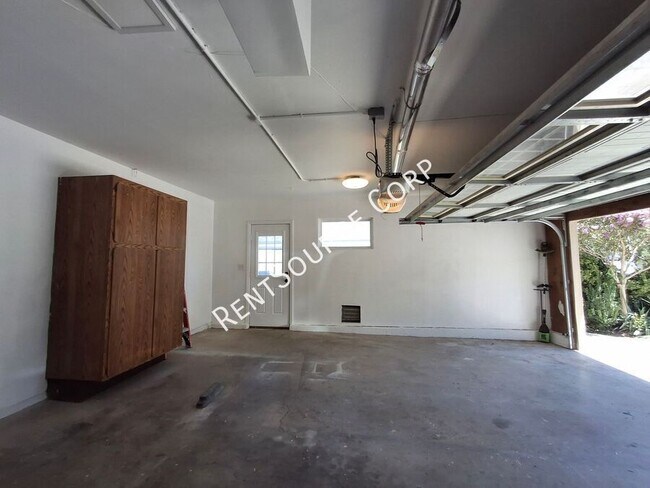 Building Photo - 26421 Torrey Pines Dr