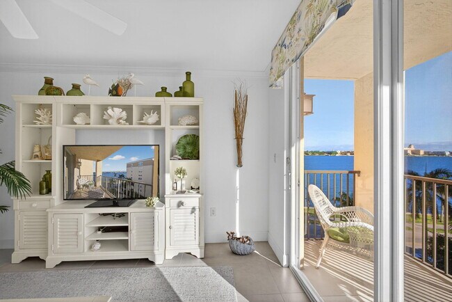 Building Photo - 1801 N Flagler Dr