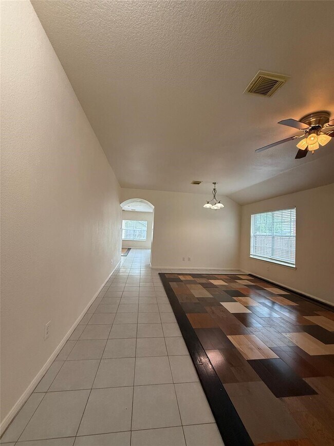 Building Photo - 2019 Bluffton Ln