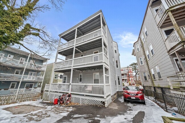 Building Photo - 89 Train St