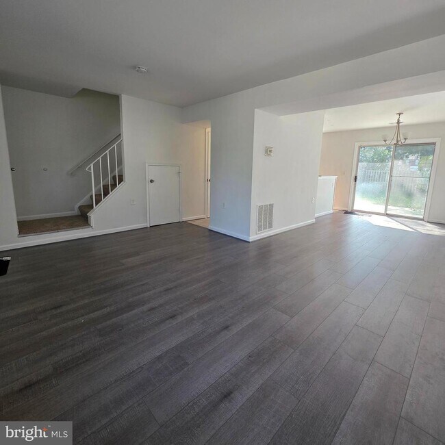 Building Photo - 404 Trefoil Pl