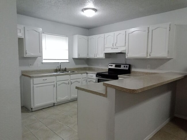 Building Photo - Elegant 2BR Home in NE San Antonio