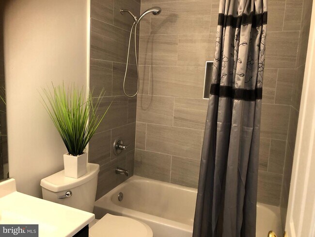 Building Photo - 5558 Clifton Crest Way