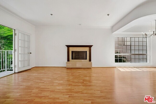 Building Photo - 2205 S Bentley Ave