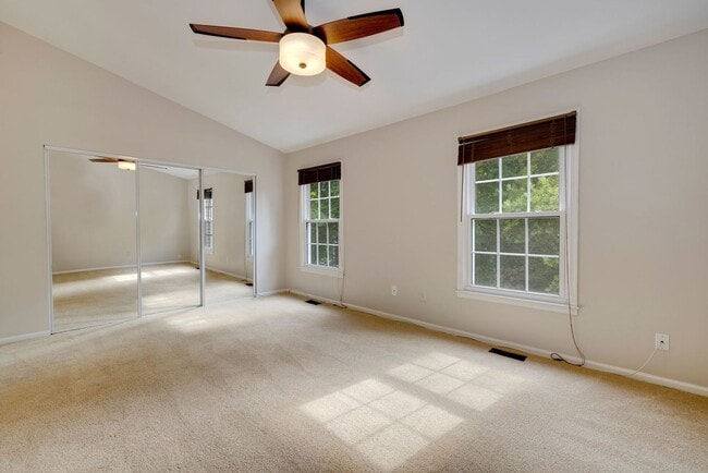 Building Photo - 3 Bed 2.5 Bath - Gaithersburg Townhouse - Finished Basement