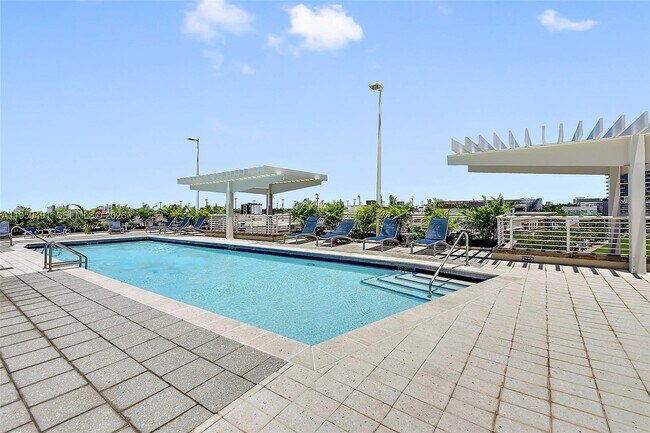 Building Photo - 3250 NE 1st Ave