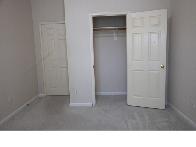 Building Photo - 4325 Palmdale Dr