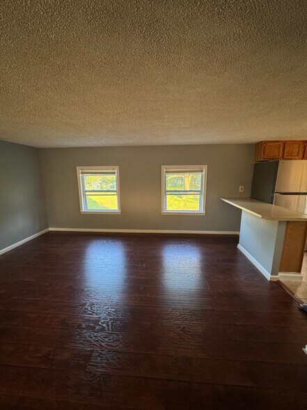 Living area - 2211 Rosewood Dr
