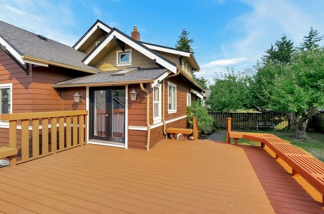Building Photo - North End Tacoma Three Bed Craftsman