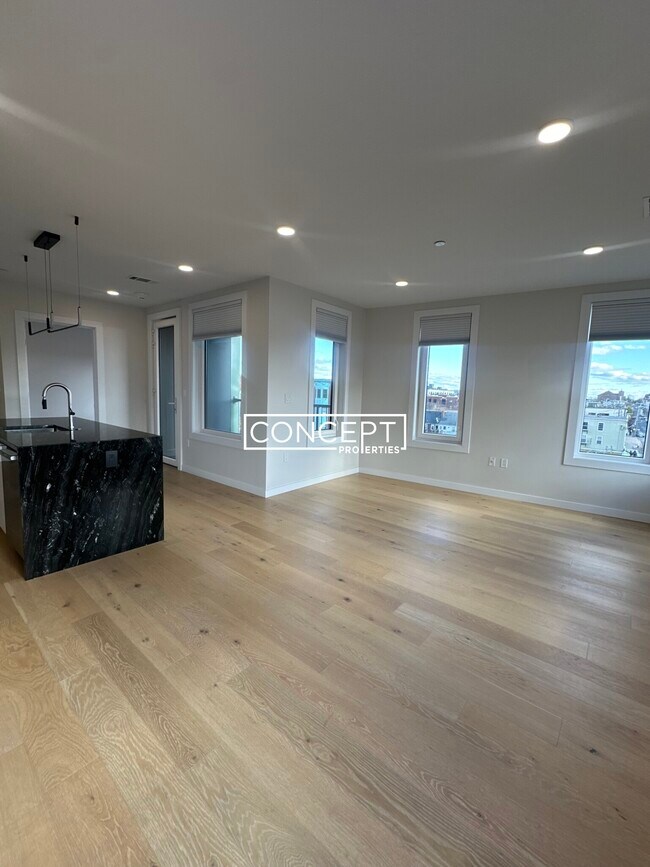 Building Photo - 194 Sumner St