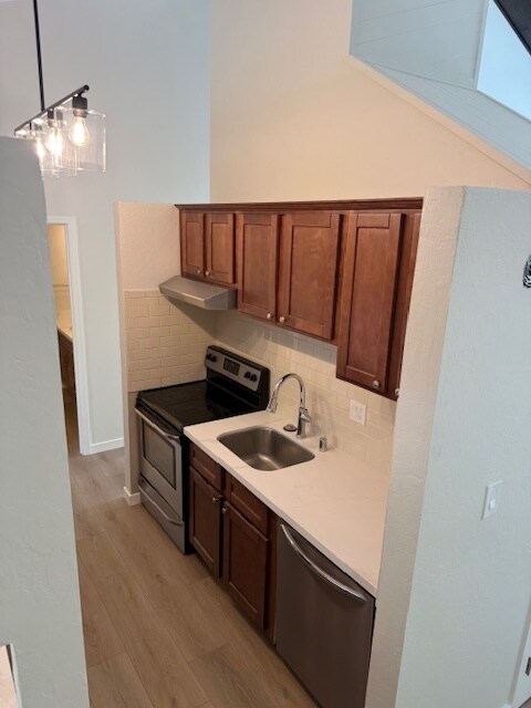 Kitchen - 2055 Ascot Dr