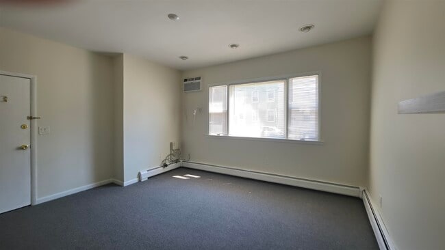Building Photo - 77 Colgate St