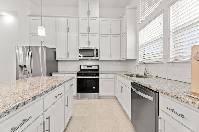 Building Photo - 2205 Southwick Dr